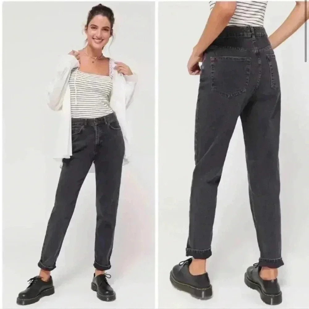 BDG Mom High Rise Black Jeans Sz 26